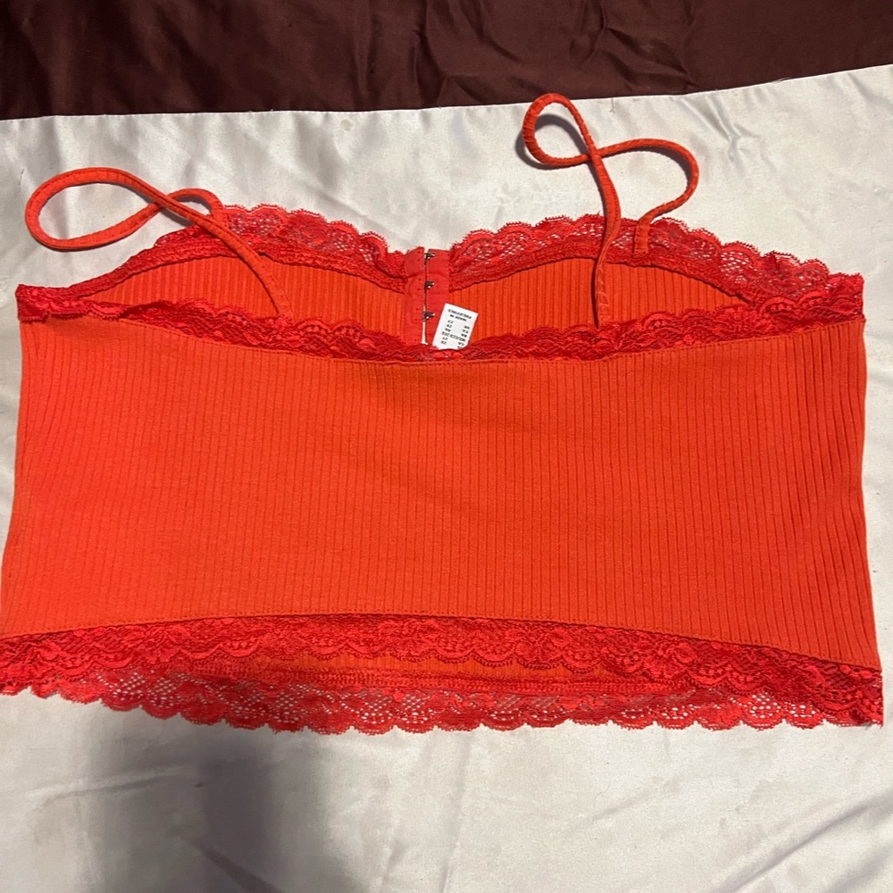 Crop top - Picture 2 of 3